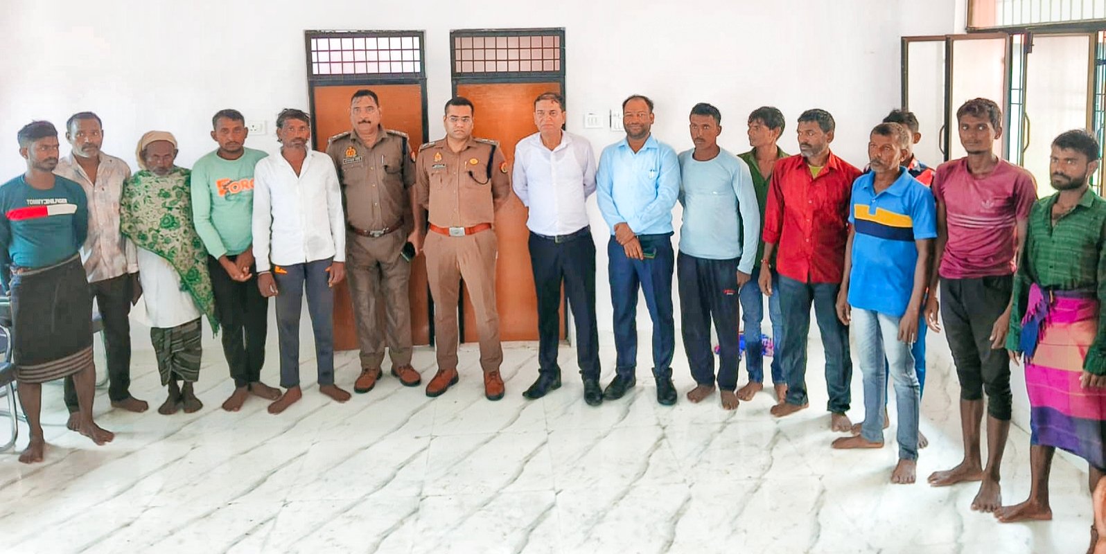 बाढ़ में फसे 12 मछवारो को, NDRF और SDRF की टीम ने 12 के12 लोगों को सकुसल बचाया