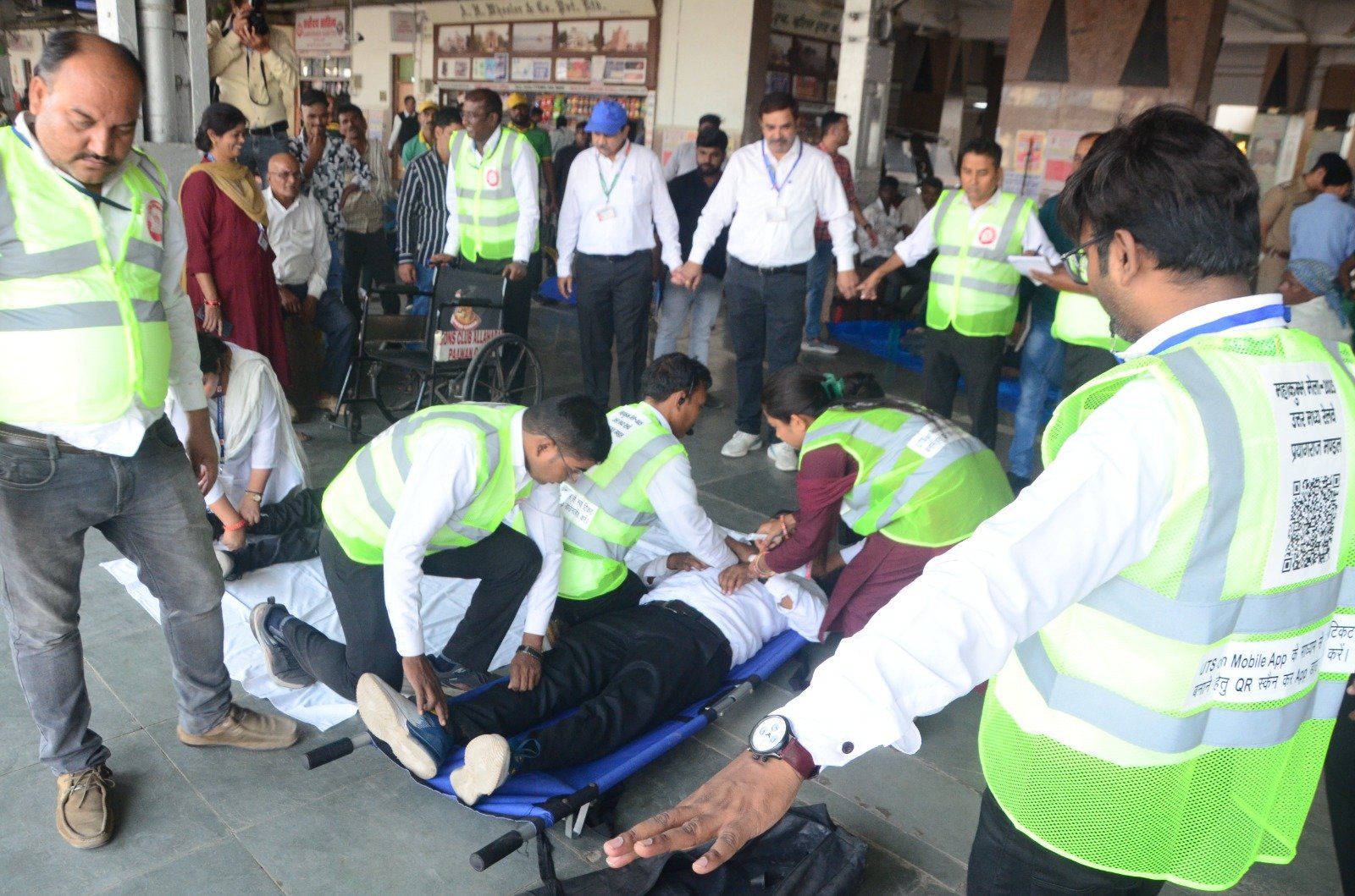 महाकुम्भ 2025 के दृष्टिगत प्रयागराज जंक्शन पर सुरक्षा बल के साथ मिलकर किया मॉक ड्रिल