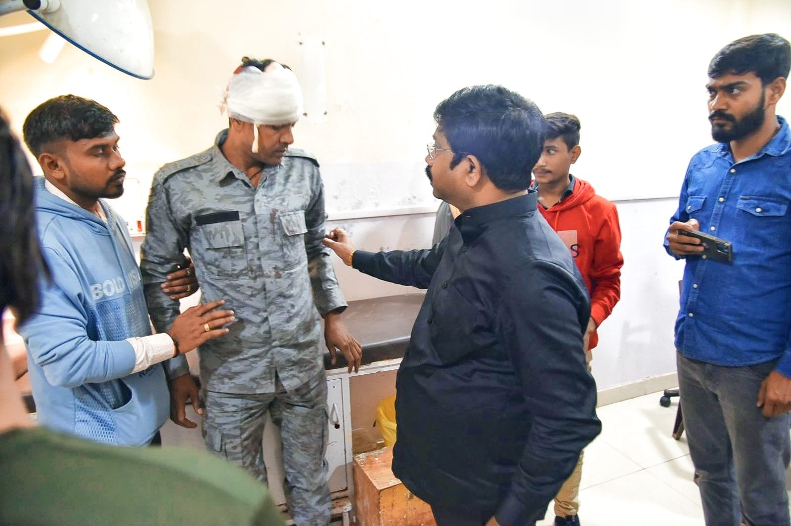 हादसे में बाल बाल बचे मंत्री नन्द गोपाल गुप्ता नंदी