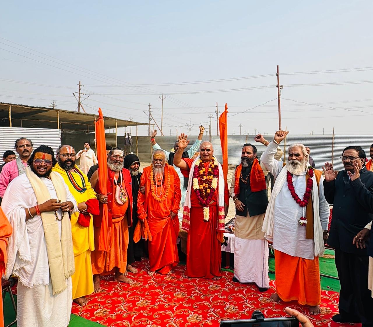 पूर्वाम्नाय गोवर्धन मठ पुरी पीठ शंकराचार्य के कुम्भमेला शिविर का भूमि पूजन किया गया।